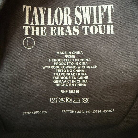 Taylor Swift | THE ERAS TOUR 2023-2024 BLACK T-SHIRT - Picture 8 of 15